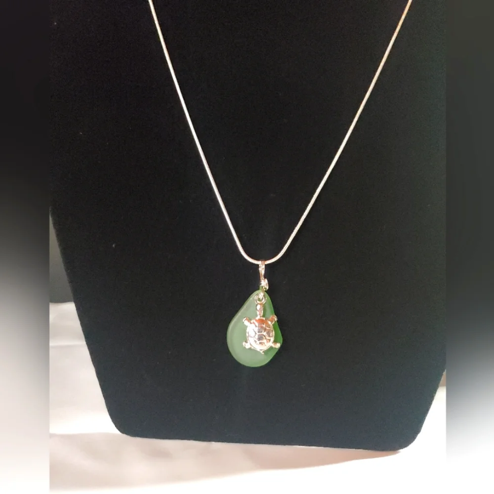 Turtle & Glass Teardrop Pendant-New - Picture 1 of 5